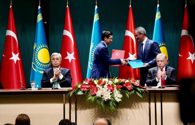 Presidents of Kazakhstan and Turkiye hold briefing for mass media