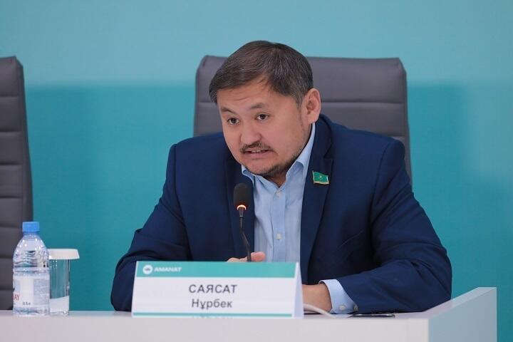 Члены партии AMANAT: референдум станет новым общественным договором. Фото: пресс-служба партии AMANAT