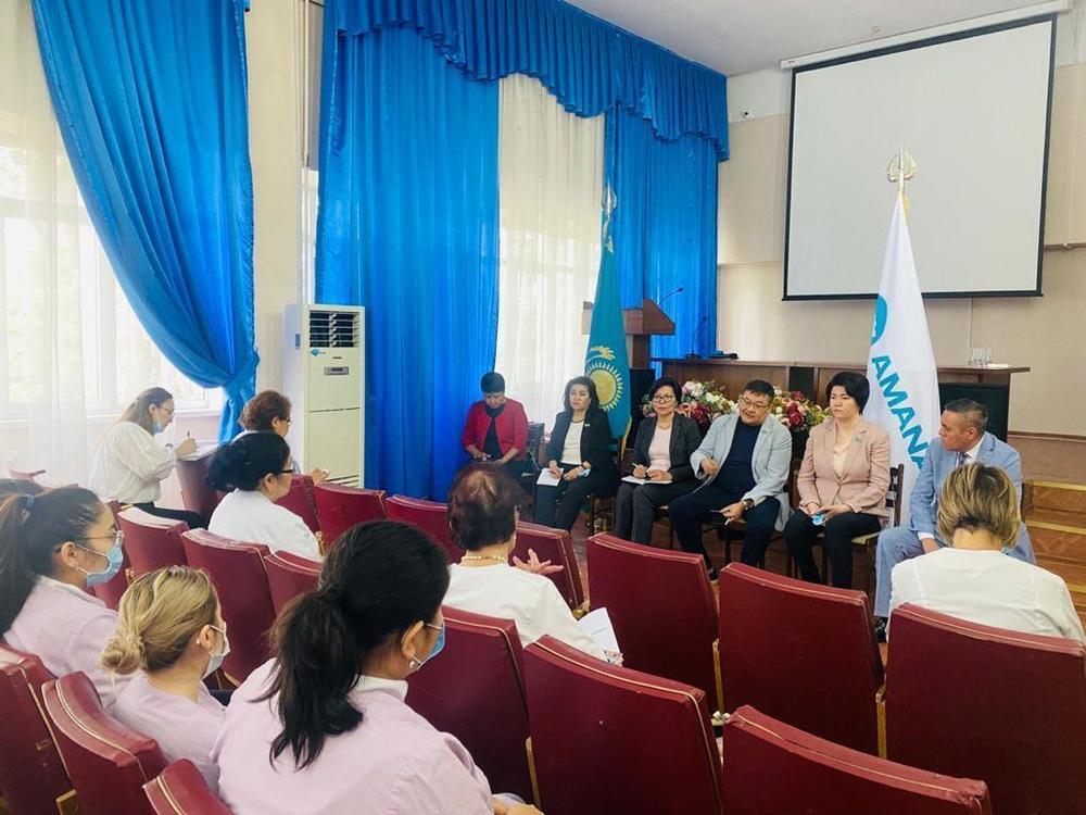 Поправки в Конституцию значительно улучшат социально-экономическое положение Алматы. Фото: пресс-служба партии AMANAT