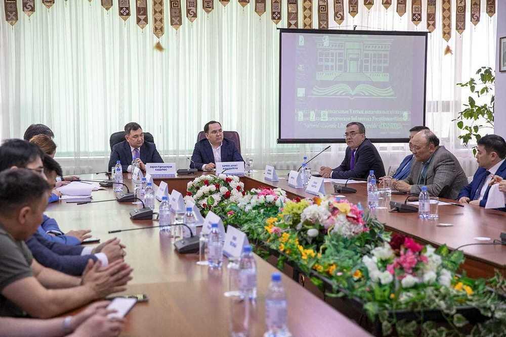 Члены партии AMANAT встретились с представителями интеллигенции в поддержку проведения референдума. Фото: Amanat