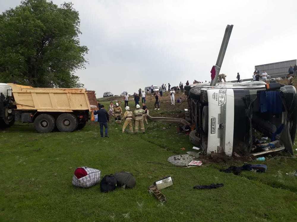 ДТП с пассажирским автобусом на трассе в Жамбылской области: два человека погибли, 33 пострадали . Фото: пресс-служба ДП Жамбылской области 