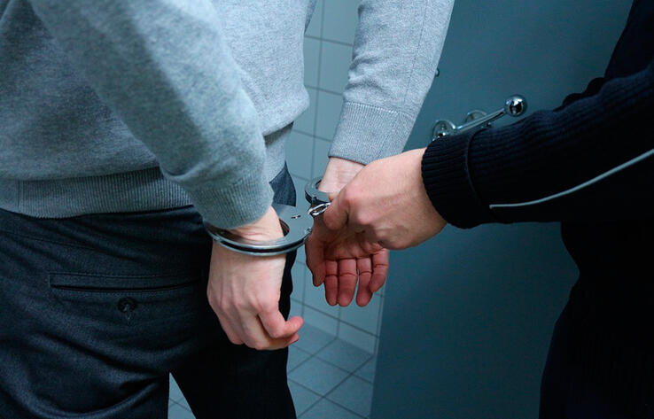 Подозреваемого в изнасиловании школьников задержали в Жамбылской области