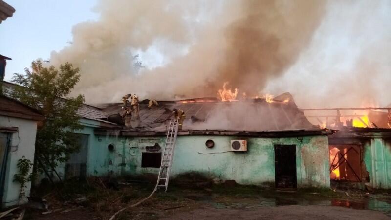 В Щучинске при пожаре на рынке погиб мужчина . Фото: 716.kz