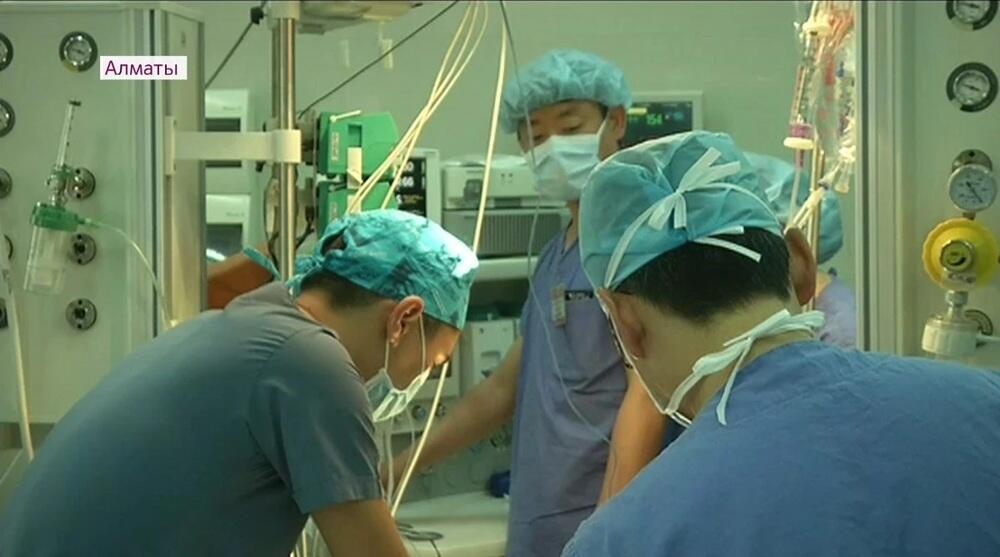 Алматинские врачи провели сложнейшую операцию на сердце двум сестрам