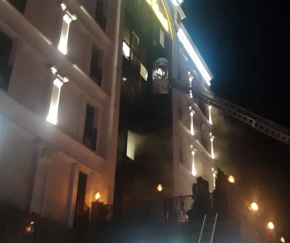 В одной из гостиниц в центре Алматы произошел пожар, спасено около 60 человек