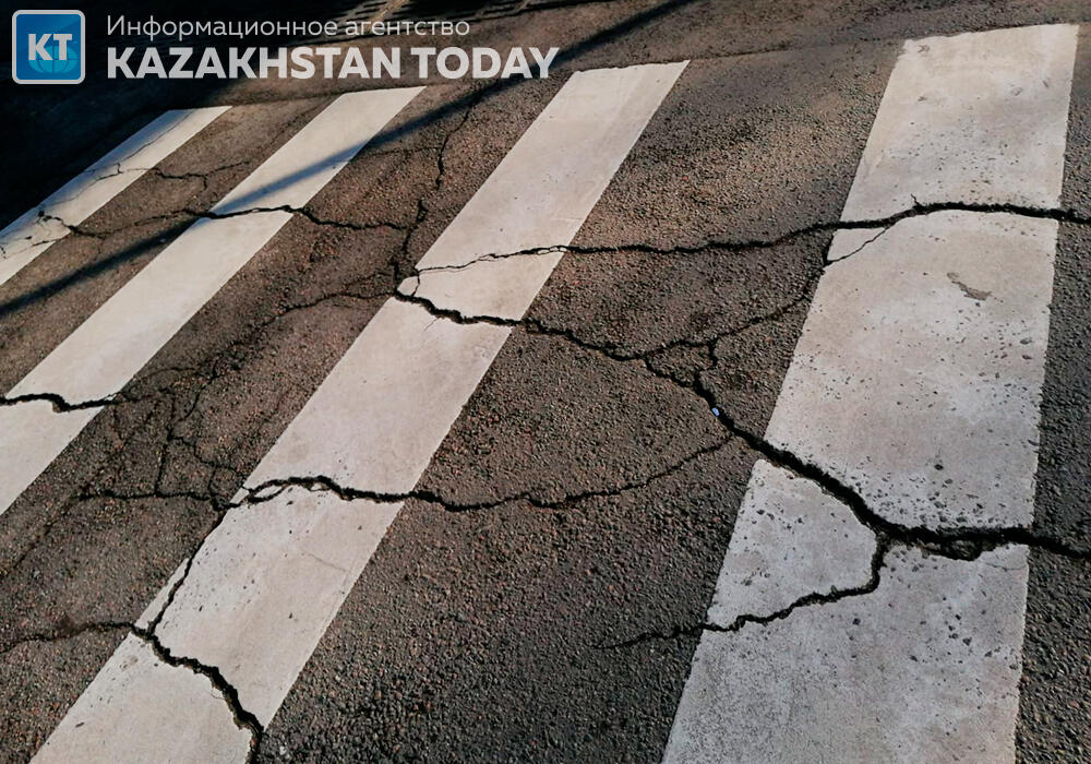 Водитель в Уральске сбил ребенка, отвез его домой и уехал