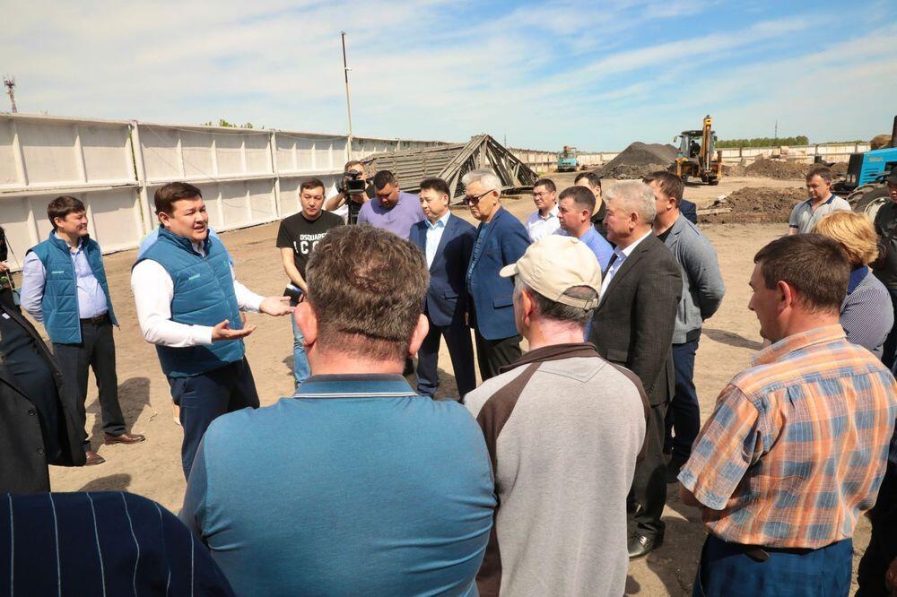 Асхат Оралов призвал аграриев СКО принять активное участие в референдуме. Фото: AMANAT