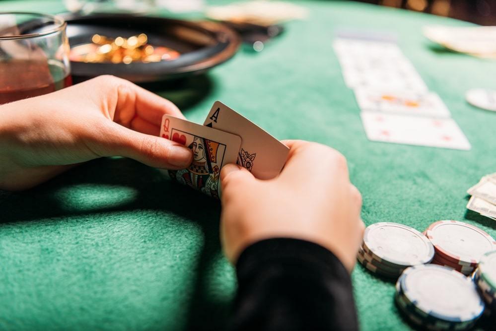 В Караганде выявили незаконный покерный клуб 