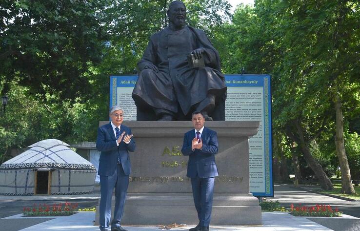 Президент РК принял участие в церемонии открытия памятника Абаю в Бишкеке
