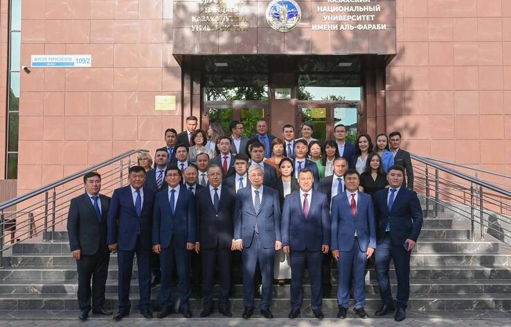 Токаев посетил филиал КазНУ имени аль-Фараби в Бишкеке