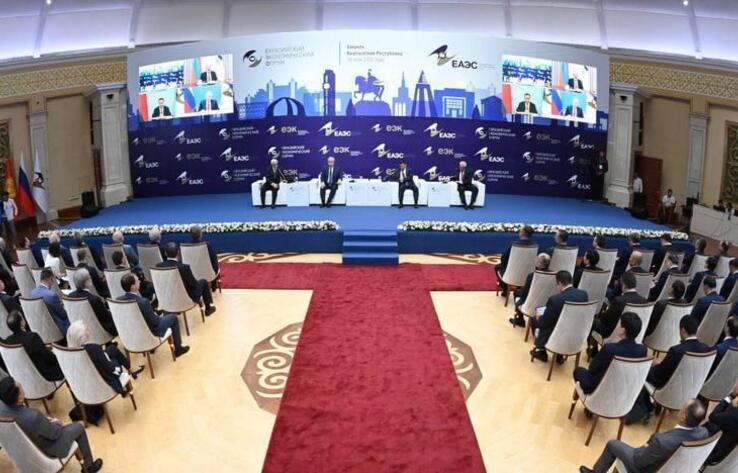 Тоқаев ресейлік кәсіпкерлер үшін қолайлы режим құруды тапсырды