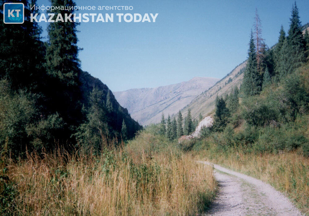 Шесть казахстанских туристов незаконно пересекли госграницу Кыргызстана в горах