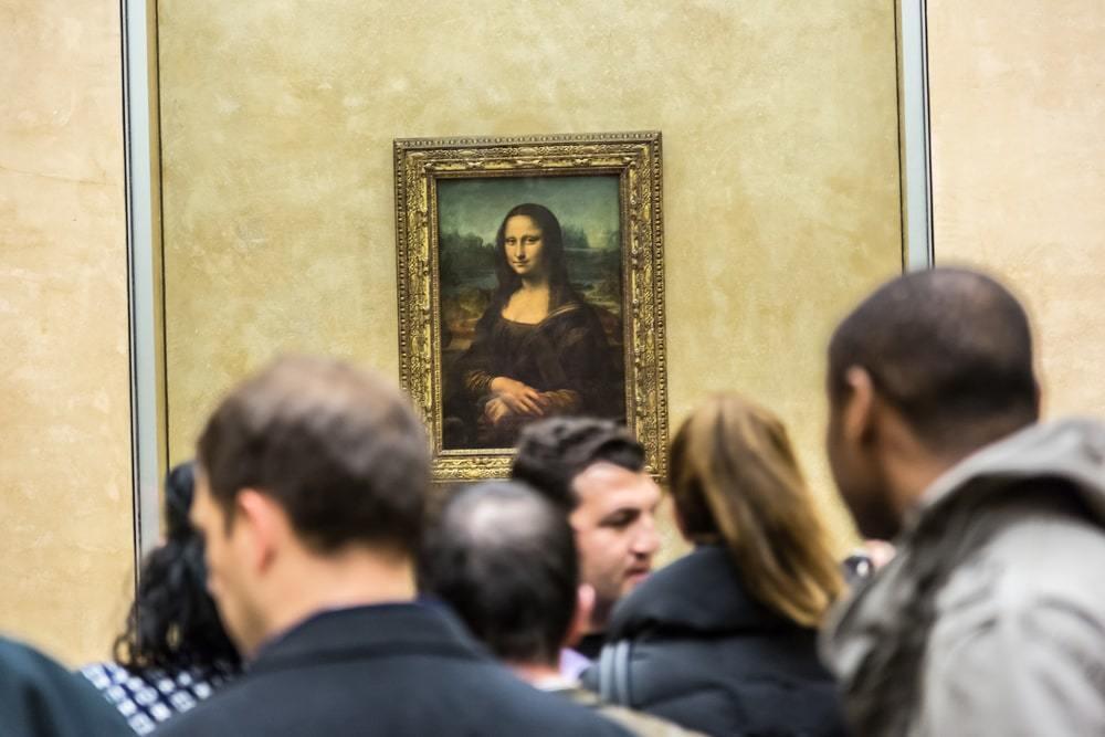 Вандал измазал тортом картину "Мона Лиза"
