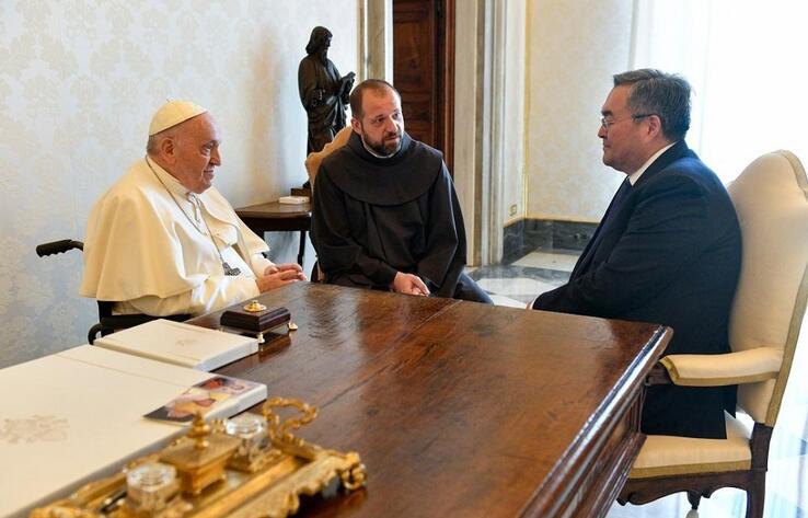 Глава МИД Казахстана встретился с папой римским Франциском