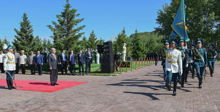 Токаев принял участие в торжественной церемонии, приуроченной к 30-летию госсимволов