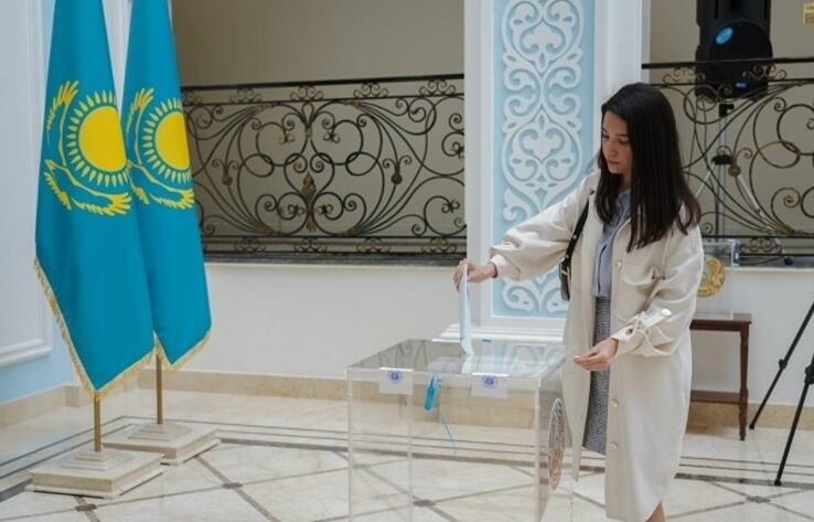 В России казахстанцы голосуют на референдуме по поправкам в Конституцию РК