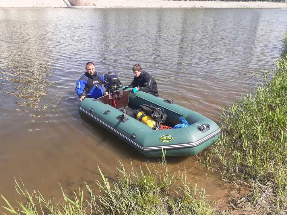 В Нур-Султане водолазы обнаружили в реке Есиль шины и фрагменты мебели. Фото: акимат Нур-Султана