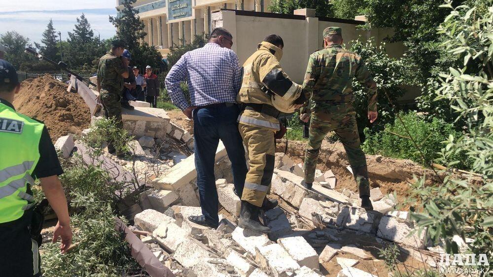 В Актау рабочего насмерть придавило стеной