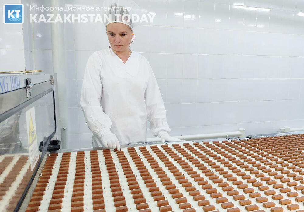 Popular confectionery factory Rakhat turns 80