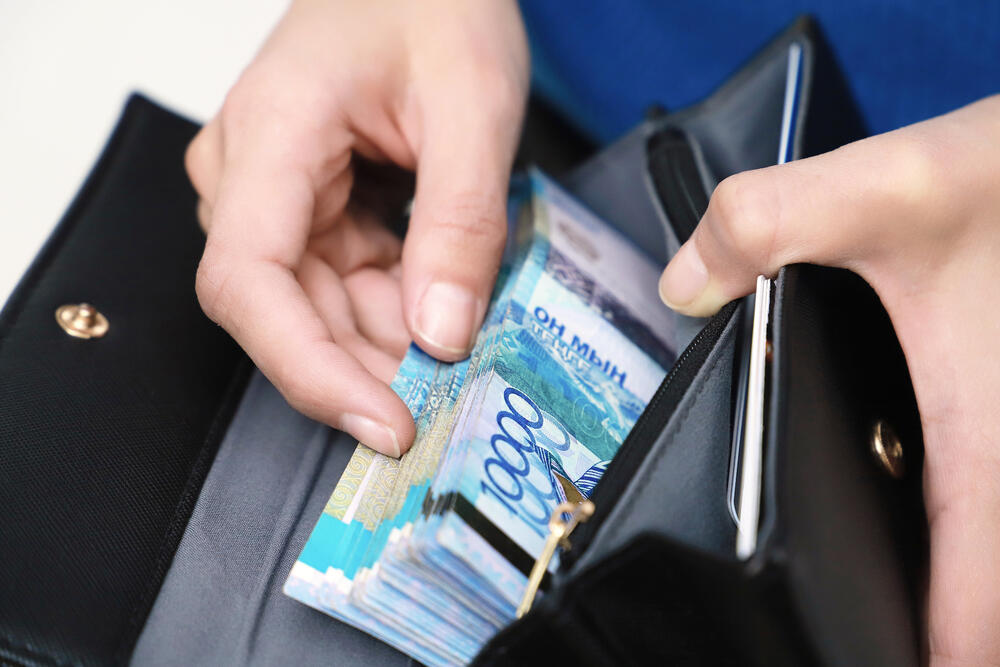 Группа обнальщиков нанесла ущерб государству в 490 миллионов тенге