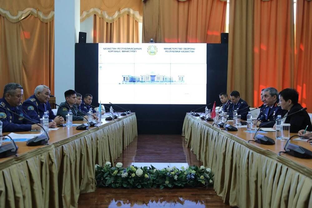 Начальник Генштаба ВС РК встретился с командующим ВВС Турции. Фото: МО РК