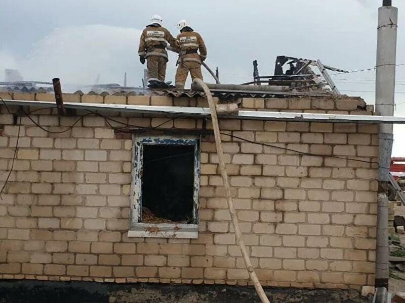В Атырауской области из-за удара молнии сгорел дом