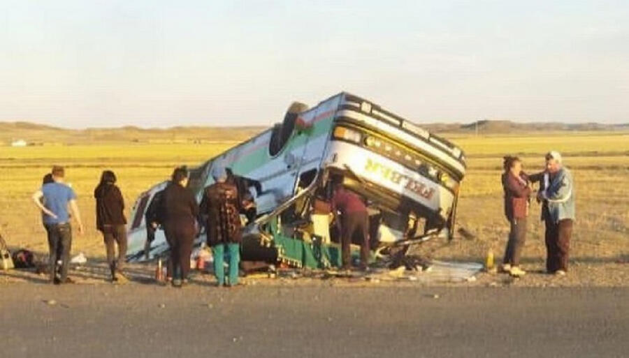 Авария в Абайской области: перевернулся автобус с пассажирами