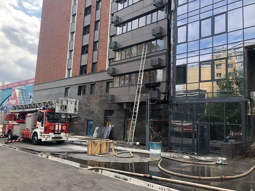 Алматыда Астана ықшамауданында салынып жатқан үй өртенді