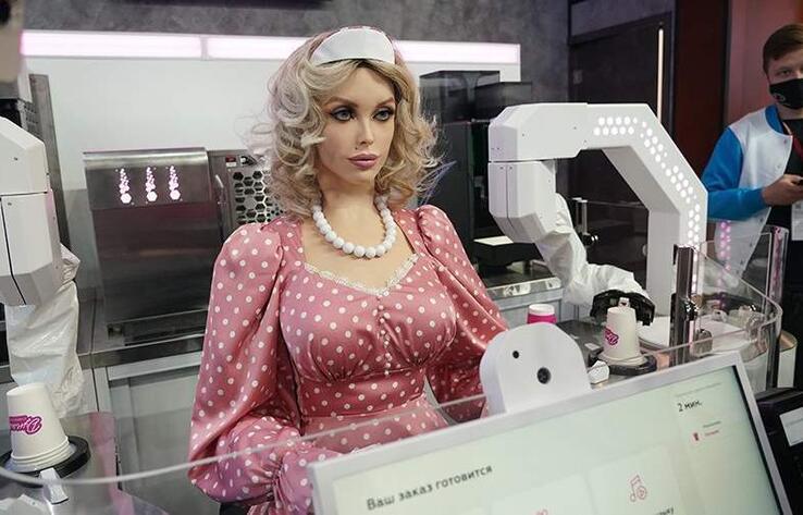 Робот Дуняша вошла в топ медиаперсон ПМЭФ