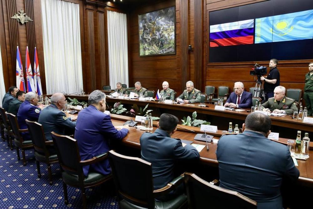 Министры обороны РК и РФ обсудили вопросы двустороннего сотрудничества. Фото: МО РК