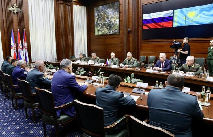 Министры обороны РК и РФ обсудили вопросы двустороннего сотрудничества