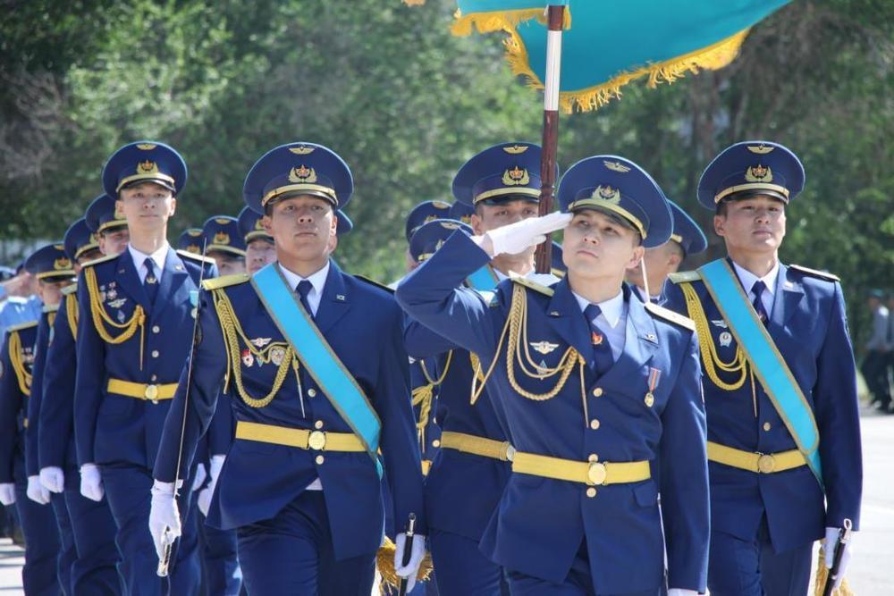 Выпуск более трехсот офицеров и сержантов состоялся сегодня в Казахстане. Фото: Минобороны РК