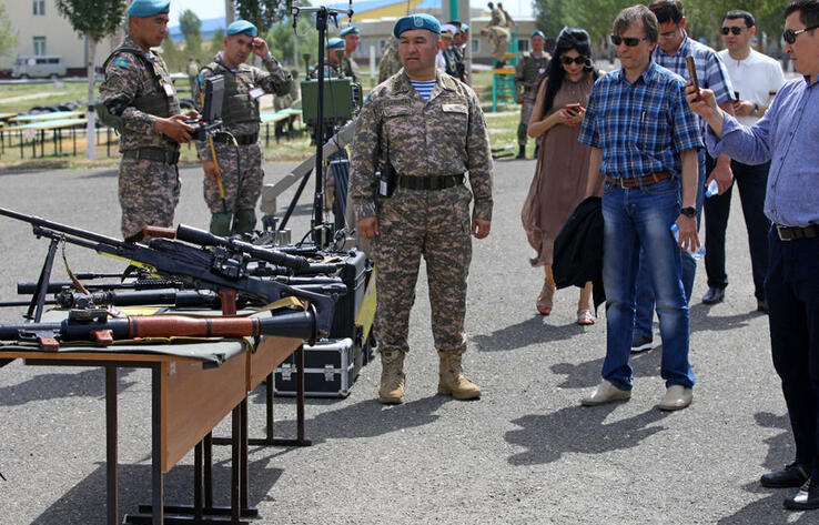 Қорғаныс министрі журналистерді кәсіби мерекесімен құттықтады