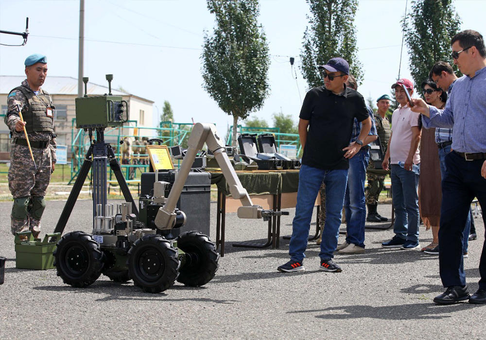 Қорғаныс министрі журналистерді кәсіби мерекесімен құттықтады. Сурет: ҚР ҚМ