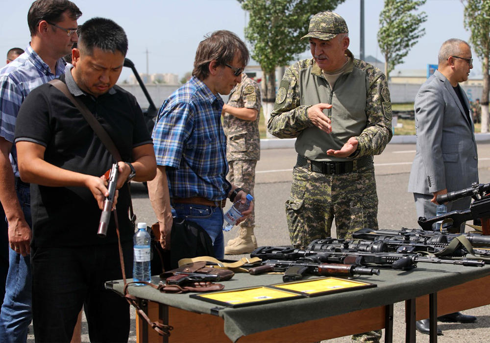 Қорғаныс министрі журналистерді кәсіби мерекесімен құттықтады. Сурет: ҚР ҚМ