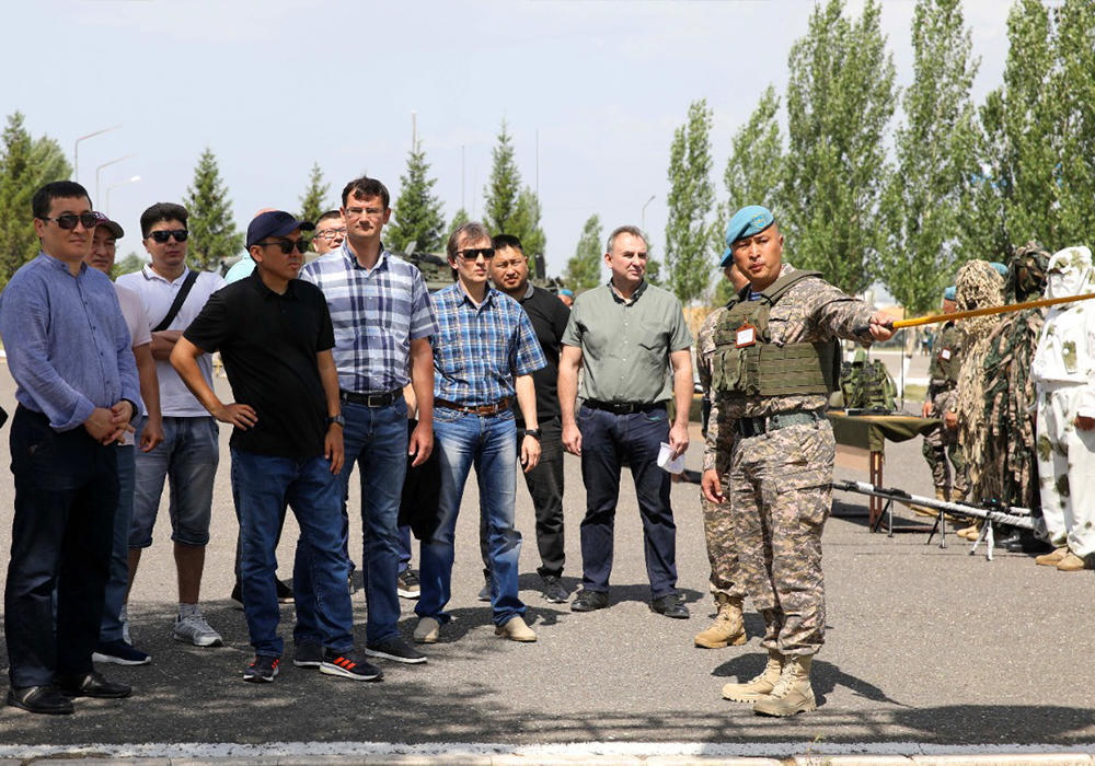 Қорғаныс министрі журналистерді кәсіби мерекесімен құттықтады. Сурет: ҚР ҚМ