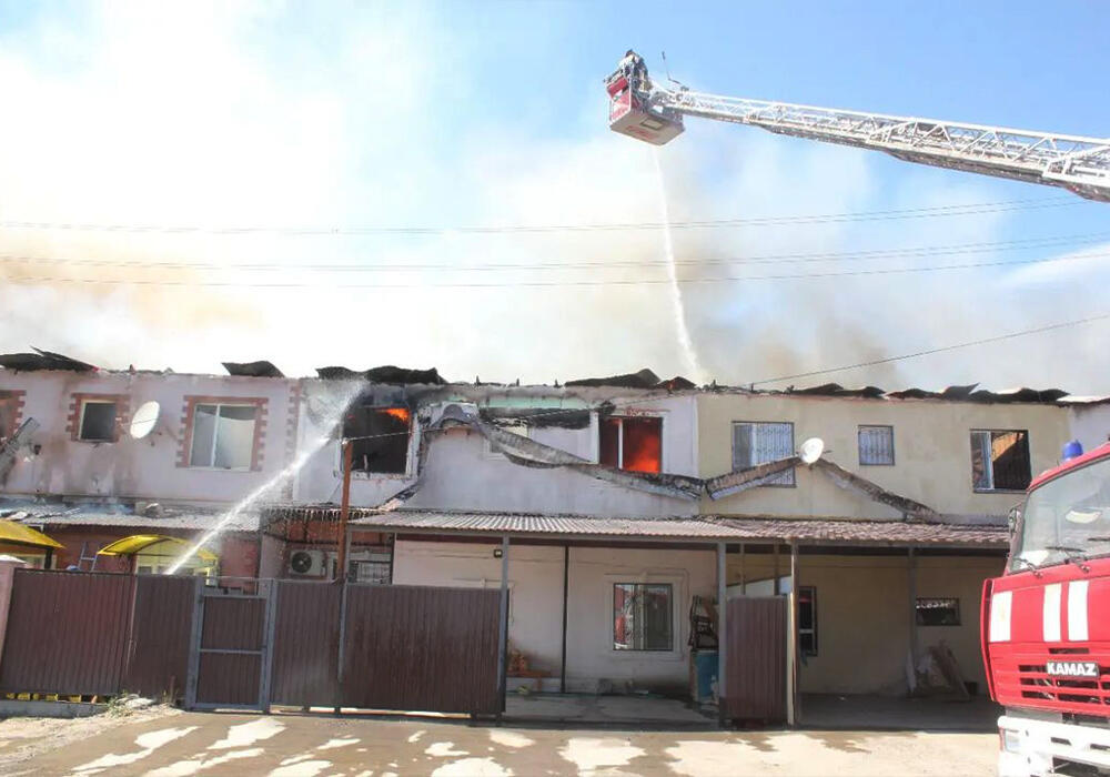 Крупный пожар произошел в жилом комплексе в Атырау. Фото: instagram/atyrau_tjd