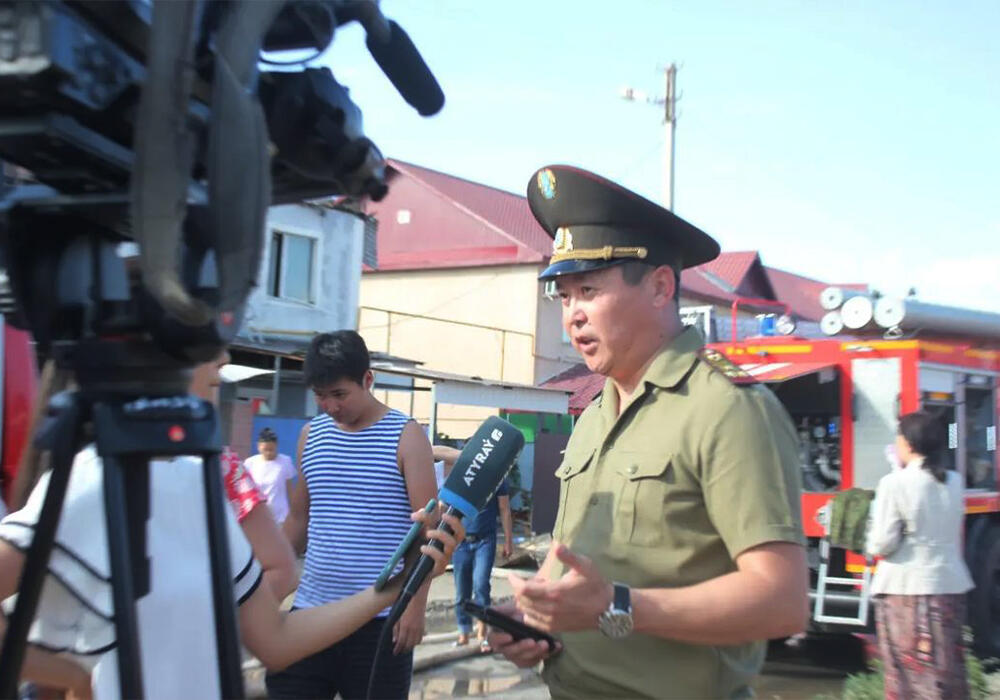 Крупный пожар произошел в жилом комплексе в Атырау. Фото: instagram/atyrau_tjd