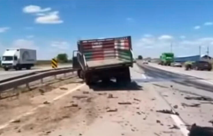 Смертельное ДТП с участием грузовика произошло на трассе Шымкент - Тараз