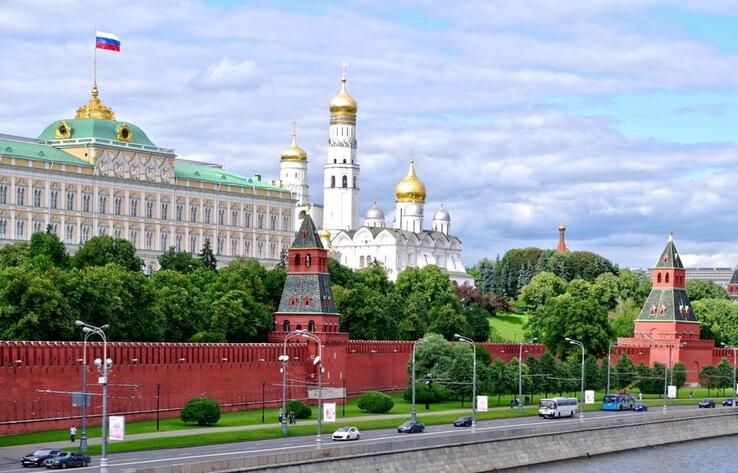 В Кремле прокомментировали планы Казахстана принять ушедшие из России компании