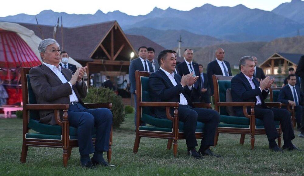 Тоқаев, Жапаров және Мирзиёев Шолпан-Атадағы "Дордой Номад" мәдени орталығына барды