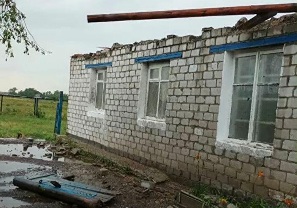 Сильный ветер снес крыши с нескольких зданий в Павлодарской области. Фото: ДЧС Павлодарской области