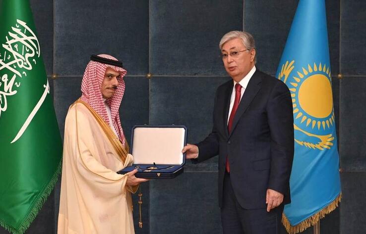 Токаев наградил короля Саудовской Аравии орденом "Алтын Кыран"