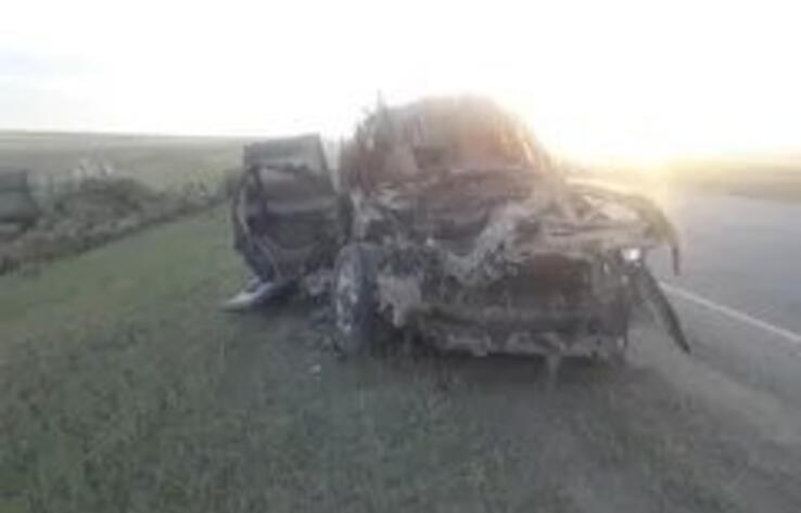 В Актюбинской области в результате столкновении с грузовиком погиб пассажир внедорожника 