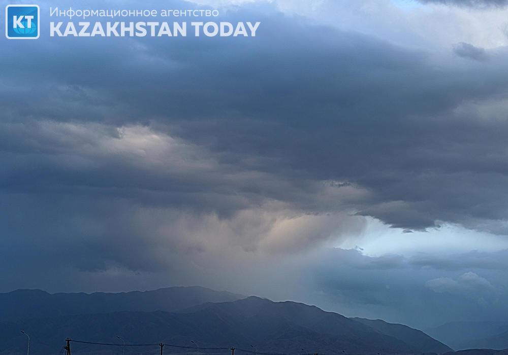 Штормовое предупреждение объявил в пятнадцати областях