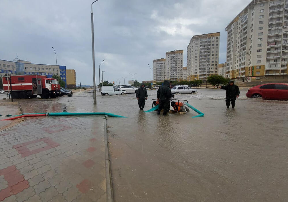 Ливень затопил улицы Актау. Фото: lada.kz
