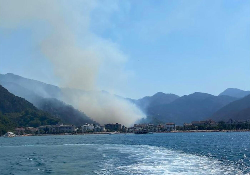 В Турции лесной пожар перекинулся на отель . Фото: ahaber.com.tr