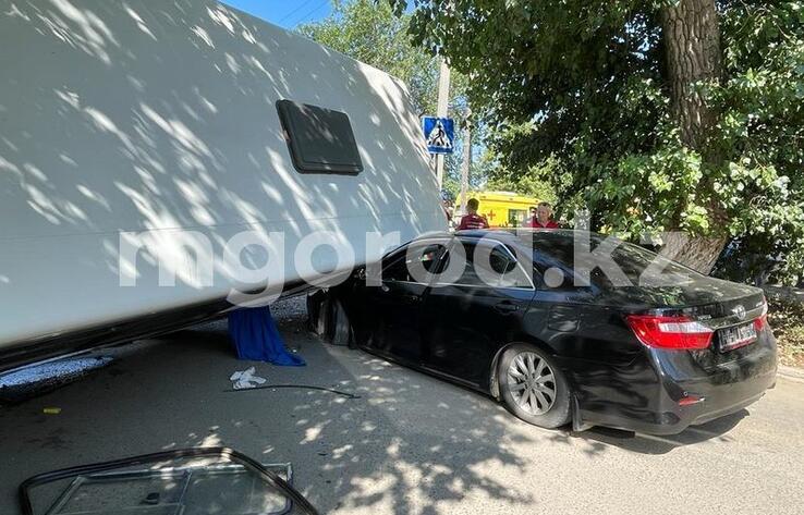 В Уральске столкнулись два пассажирских автобуса 