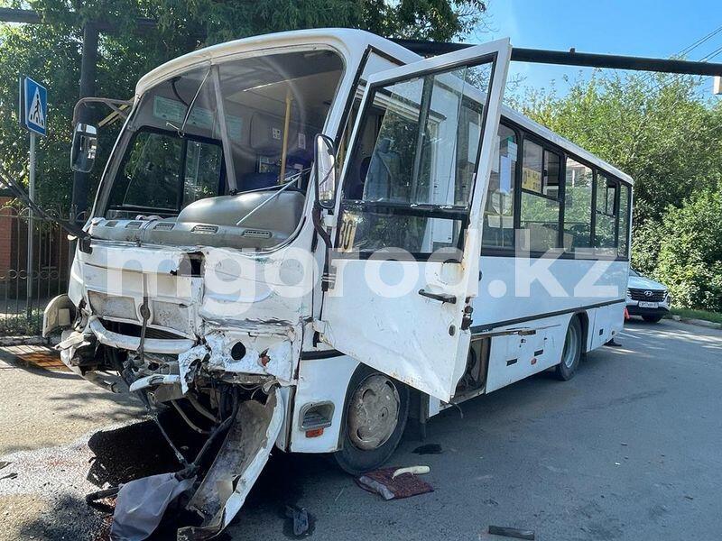 В Уральске столкнулись два пассажирских автобуса . Фото: Мой город