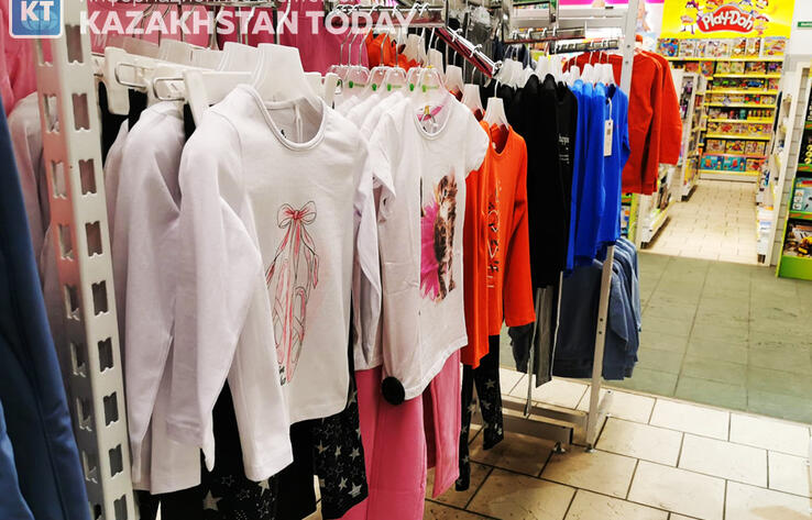 В Казахстане одежда и обувь подорожали почти на 10% за год 